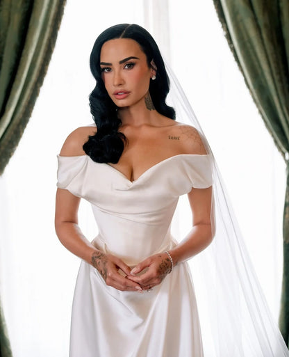 Charming Off The Shoulder Sweethart Pleat Satin Mermaid Wedding Dresses Sweep Train 2026 Vestido De Noival