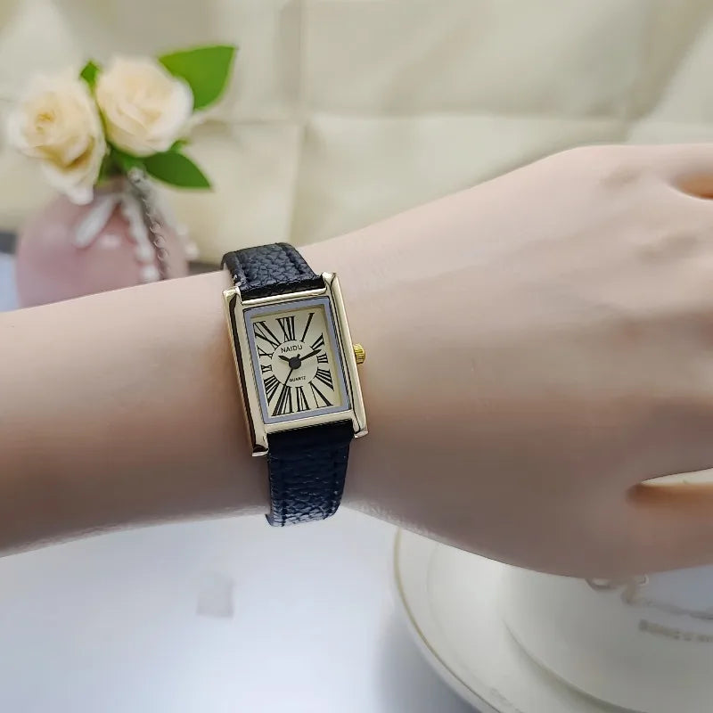 Fashion Women Quartz Wristwatches Simple Leather Strap Roman Dial Women's Watch Luxury Girl Gift Watches Hot Sale Reloj Mujer