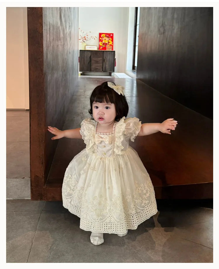 Vestido de princesa Lolita francês para meninas, vestido novo estilo verão para um ano de idade, lindo vestido branco de manga curta para menina fofa