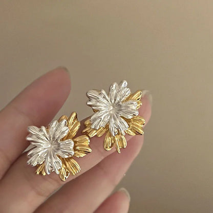 Exaggerated Metal Flowers Pearl Stud Earrings For Women Fashion Gold Color Hollow Round Temperament Earrings Jewelry Party Gifts