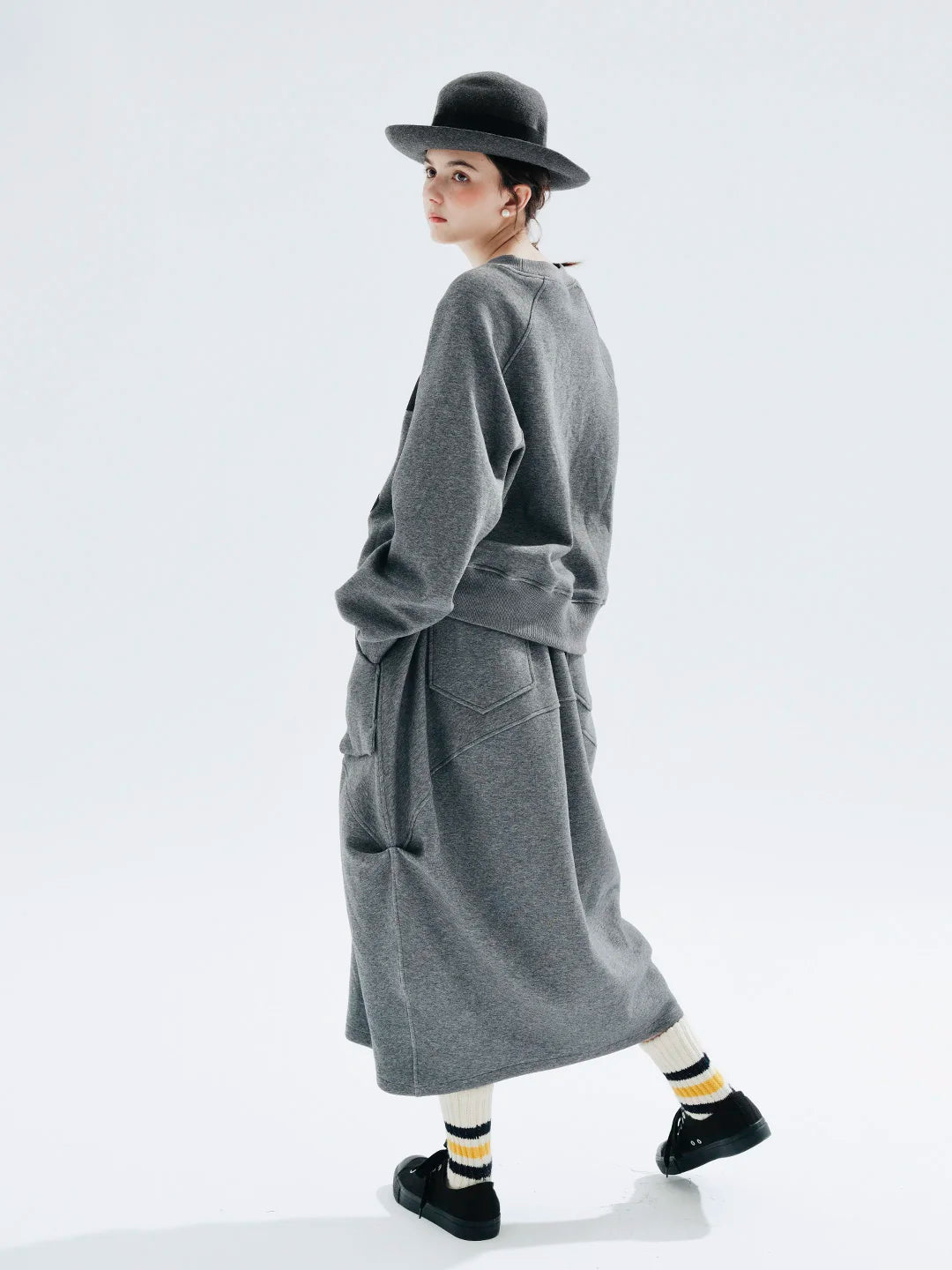 Autumn 2023 new original design Air layer pinched grey skirt loose 234284