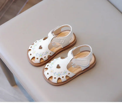 Sweet Little Girl Sandal Summer New Kids Princess Embroidery Flower Flat Sandals Fashion Elegant Children Causal Cut-outs Shoes