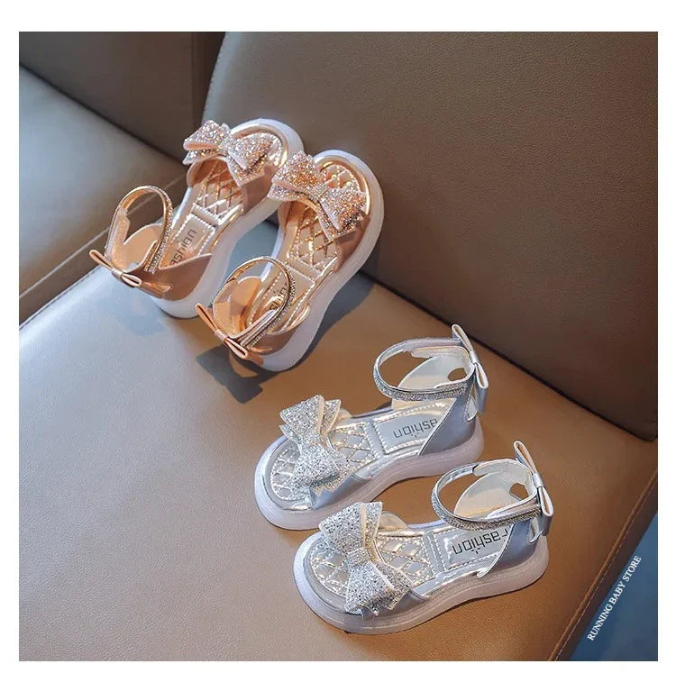 Girls Princess Sandals 2026 Summer New Baby Sparkly Rhinestones Bow Shoes Fashion Non-slip Flat Children's Sandals Boots I05257