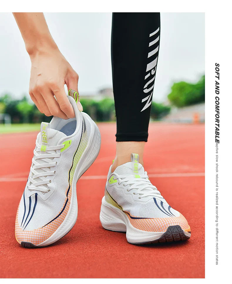 Sapatos de corrida esportivos casuais masculinos e femininos de moda com superfície de malha respirável, suporte de placa de carbono e sola de borracha resistente ao desgaste