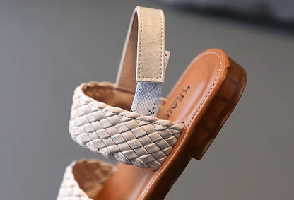 Kids Sandals for Girls 2026 Summer Girls Weave Design Sandals Children Beach Shoes Open Toes Flat Anti-skid Rubber Ankle Strap
