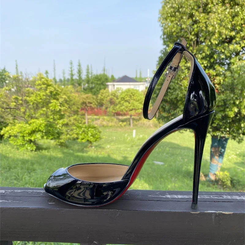 New one-piece fish mouth high-heeled shoes with slim heels hollow and stylish buckle straps and a versatile sandal with open toe