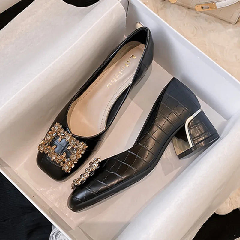 Plus Size 35-43 Women Pumps Med Heel Square Toe Pumps Office Lady Leahter Shoes Big Gold Metal Chain Soft Soles Slip on Shoes