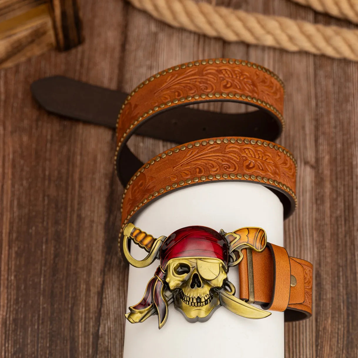 Oil-dripping Pirate Blindfolded skull buckle, retro and fashionable skull PU embossed rivet belt, unisex belt