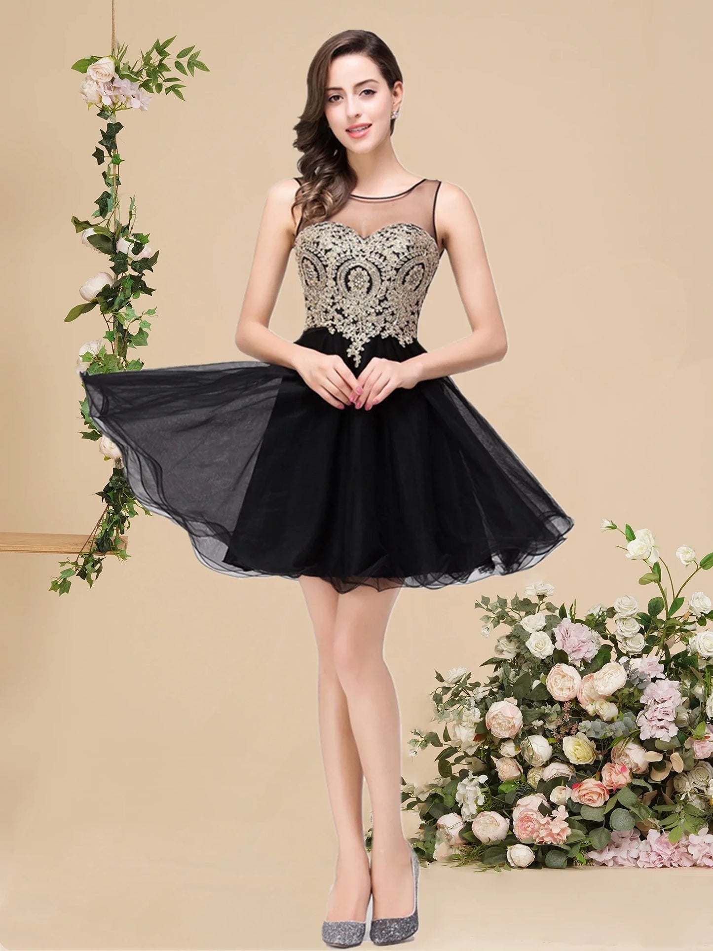 Vestidos Curtos Roxo de Baile com Apliques Dourados, Decote Ilusão A-Line, Mini Vestidos de Festa da Moda para Mulheres, Robe De Soirée