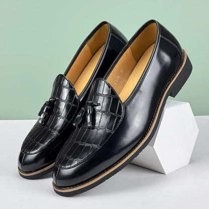 New Men Formal Leather Shoes British Style Tassels Loafers Pointed Toe Breathable Non-Slip Business Casual Wedding Office Shoes