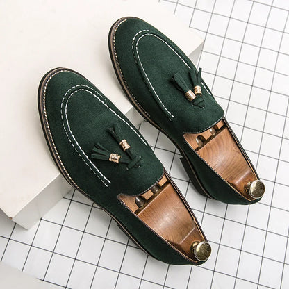 Mocassins com Borla Versão Coreana Masculinos Tamanhos Grandes 37-47 Verdes Sapatos Masculinos de Couro Camurça da Moda Sapatos Sociais Sapatos Masculinos para Dirigir