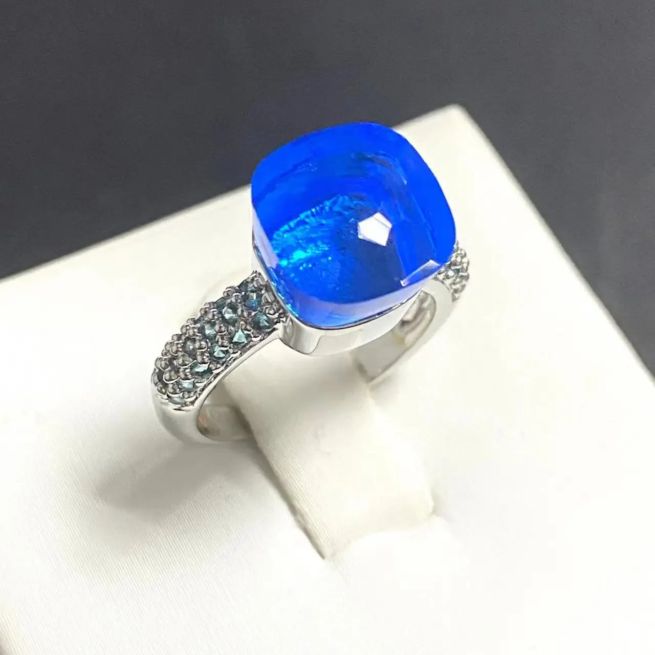 10.6mm Classic Ring for Women Light Blue Zircon Blue Topaz Candy Water Drop Crystal Ring Platinum Plated Jewelry Gift