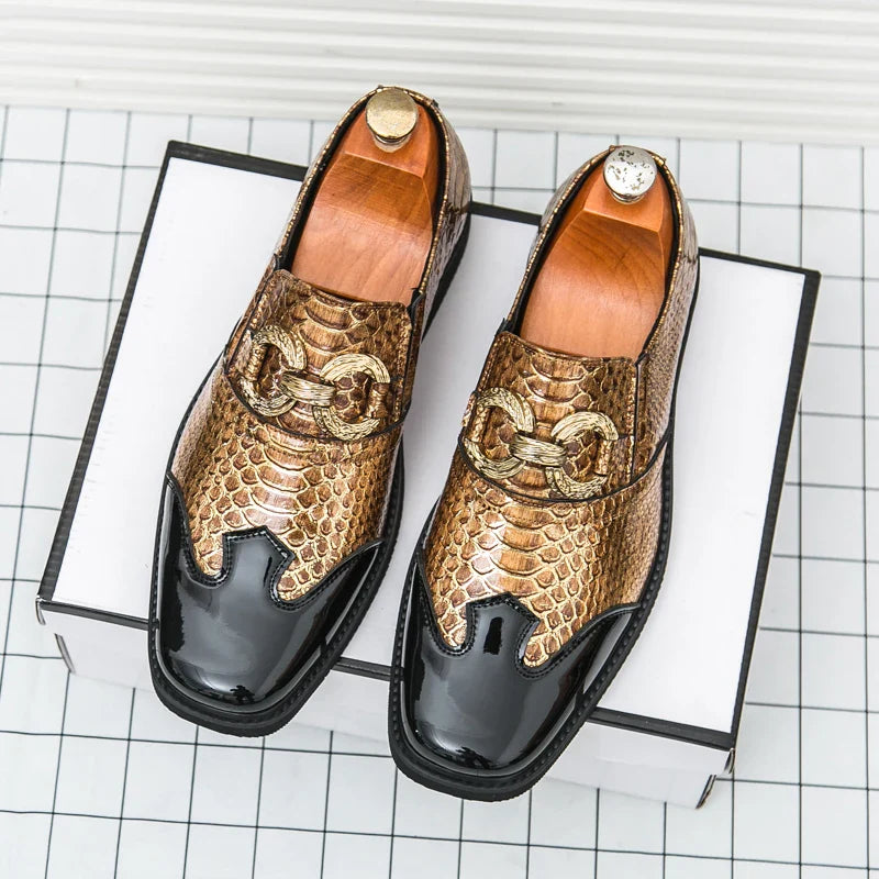 A man with a square-headed fish-scale patterned shiny leather shoe walked the runway in a formal business Derby groom's shoes