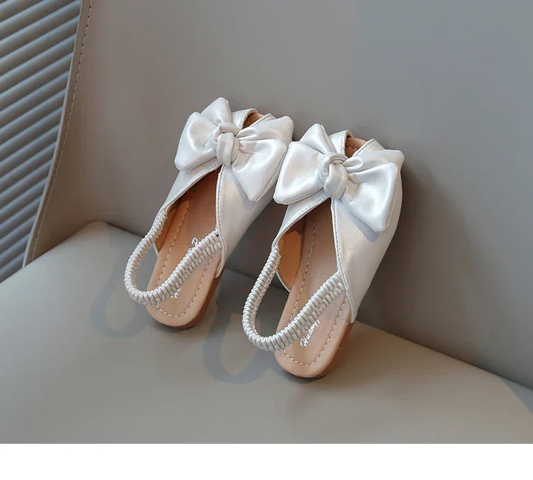 Summer Girl’s Sandals Peep Toe Elastic Band Sliver Beige Kids Sliders Bowknot Graceful Flexiable Trendy Children Shoes Flat