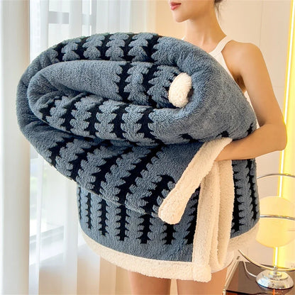 Super Thick and Warm Flannel Blanket Super Soft Fluffy Queen Size Bed Blanket Cozy Skin-friendly Multifunctional Nap Blanket