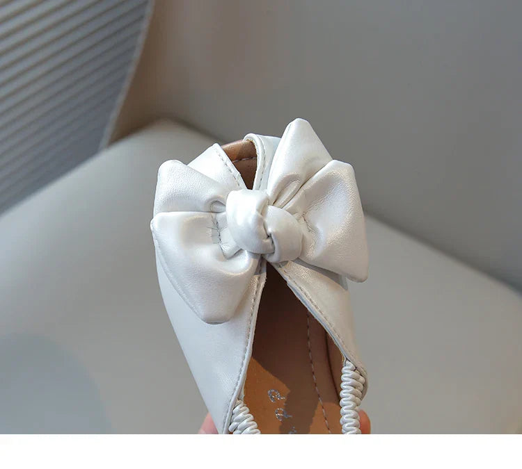 Summer Girl’s Sandals Peep Toe Elastic Band Sliver Beige Kids Sliders Bowknot Graceful Flexiable Trendy Children Shoes Flat