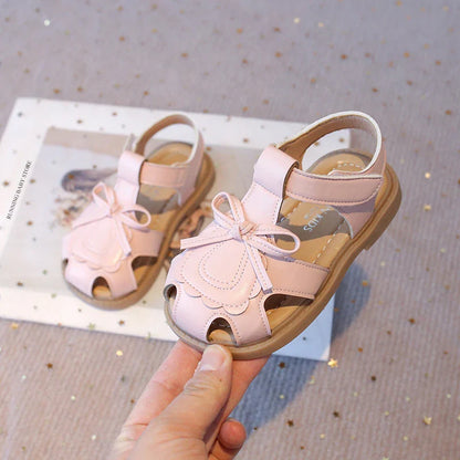 Girls Summer Sandals Toe-covered Anti-kick 2025 Brand New Children Flat Sandals Princess INS Hot Trend Toddler Clog Shoes I03055