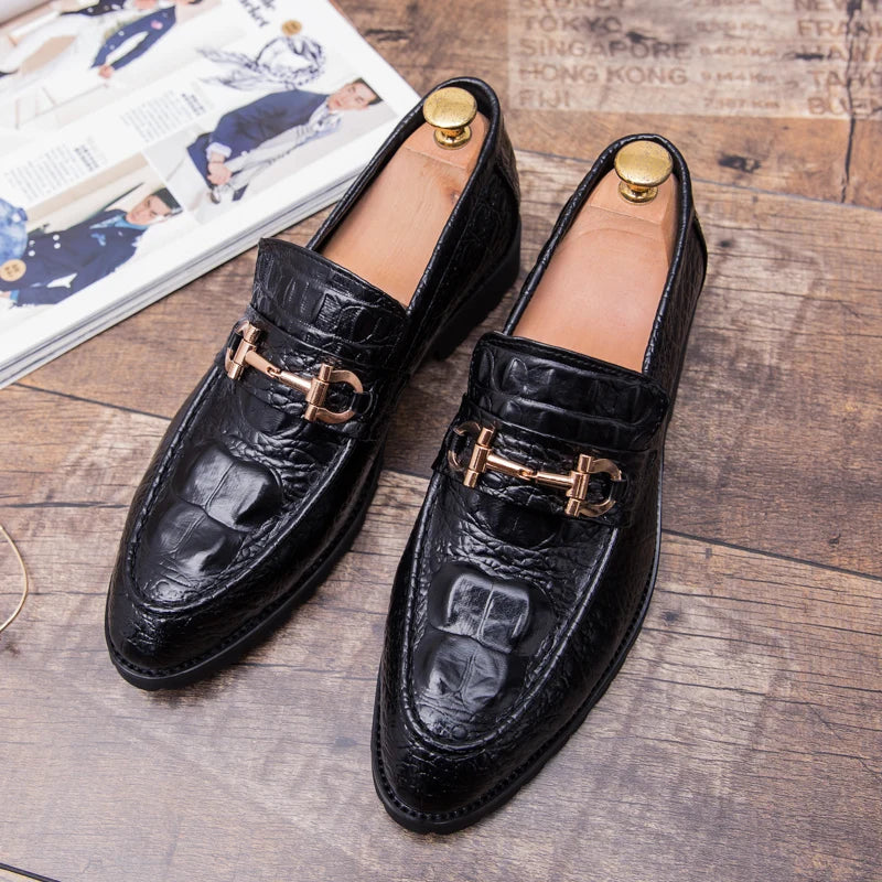 Sapatos sociais masculinos de couro bico fino casual de negócios formal detalhe de metal preto