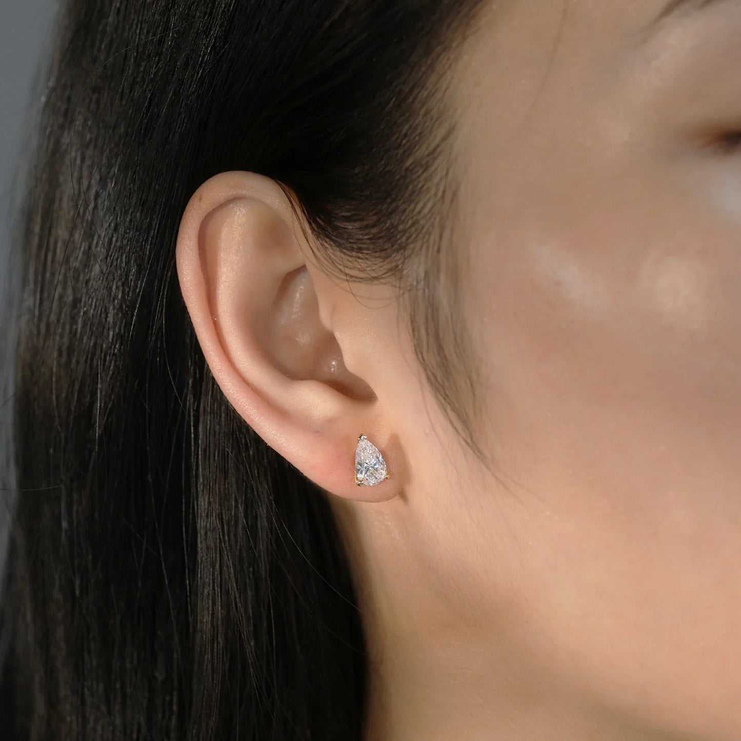 ORSA JEWELS 925 Sterling Silver Stud Earrings with Water Drop Cut Zirconia Stone, Elegant and Timeless Jewelry for Women LZE02