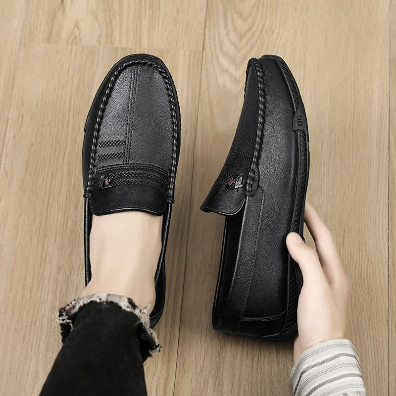 Sapatos Casuais de Couro Masculino Fashion Slip on Italiano Mocassins Formais Marca de Luxo Confortáveis Mocassins Masculinos Sapatos Masculinos Macios para Dirigir