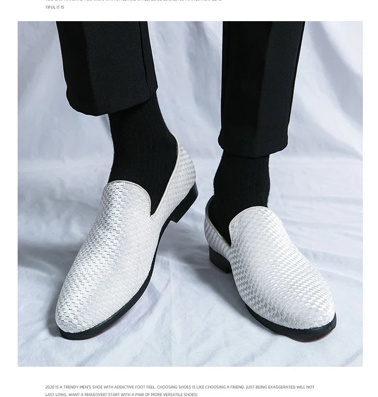 2023 New Velvet Men Loafers Luxury Brand Shoes Slip on Pointed Toe Party Wedding Shoes Fashion Men Loafers Black Wine Red Flats