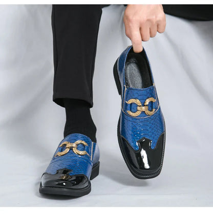 A man with a square-headed fish-scale patterned shiny leather shoe walked the runway in a formal business Derby groom's shoes