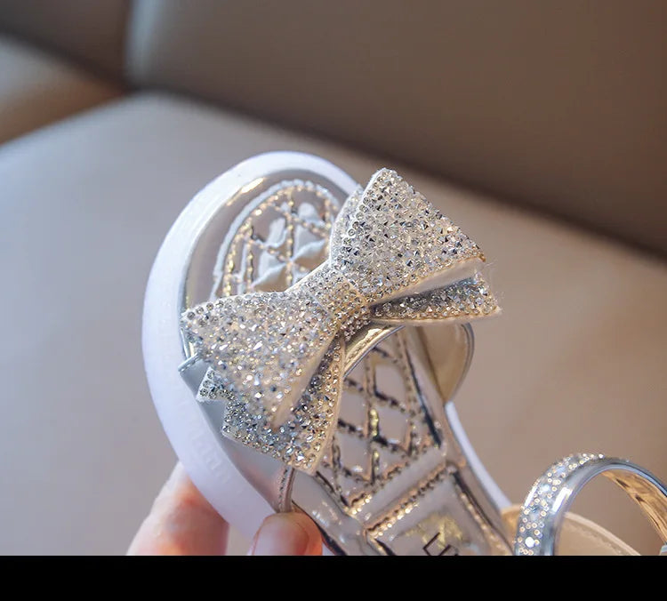 Girls Princess Sandals 2026 Summer New Baby Sparkly Rhinestones Bow Shoes Fashion Non-slip Flat Children's Sandals Boots I05257