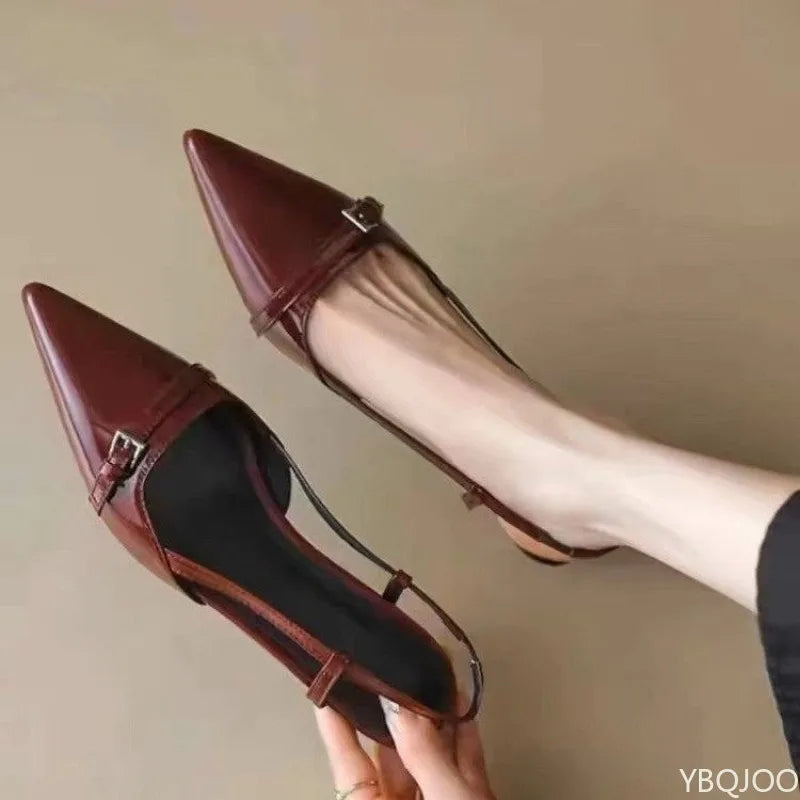 2026 Summer Fashion New Fairy Style Low Heeled Women's Sandals with Pointed Retro Versatile Thin Heeled Rear Air Sandals