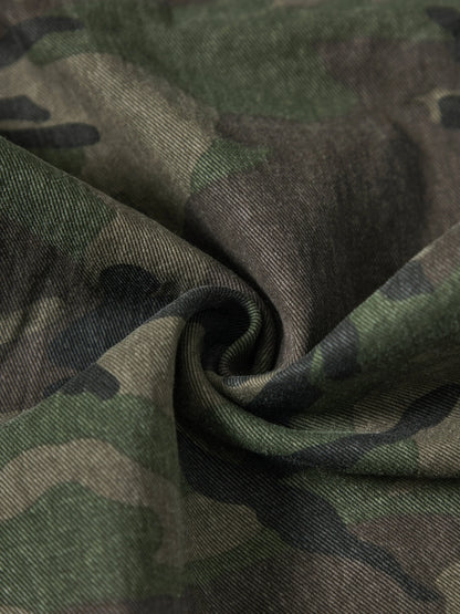 Men's camouflage utility jeans. Multi-pocket design. Stylish and trendy. Loose fit.