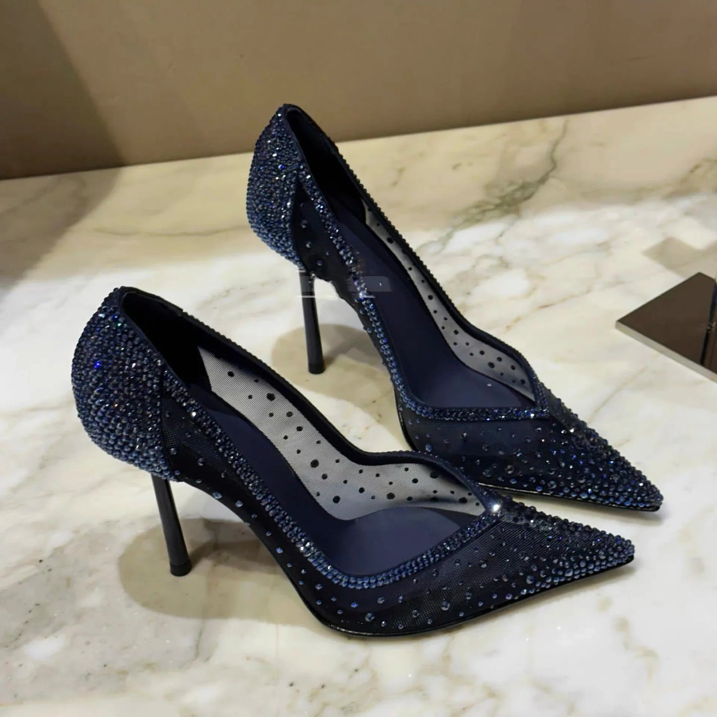 Novos sapatos femininos de salto alto finos pontiagudos com strass de malha, sapatilhas de bico fino, sandálias sexy apimentadas