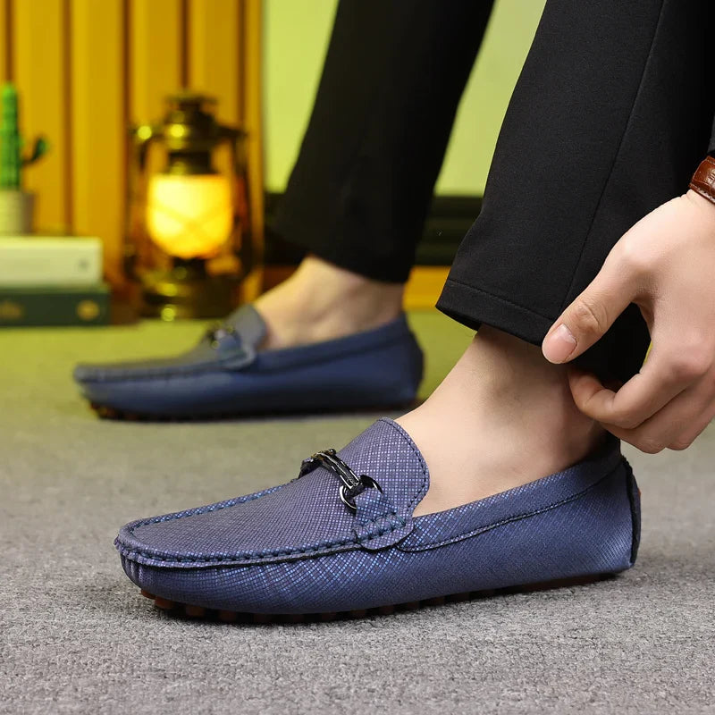 Sapatos de Couro Fashion Sapatos de Negócios Mocassins Pretos Leves Slip On para Homens Sapatos de Couro Elegantes Casuais para Festa e Casamento