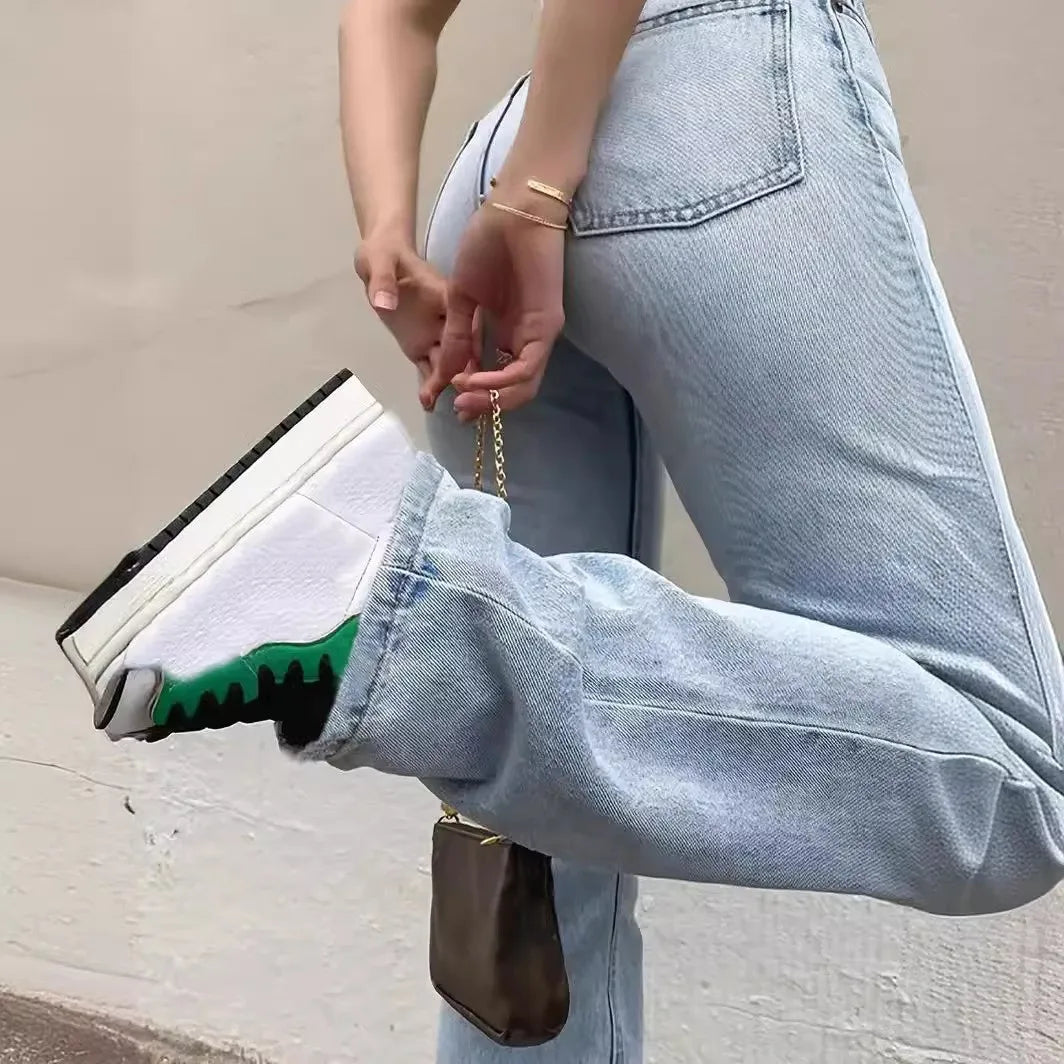 Women's light blue washed straight jeans