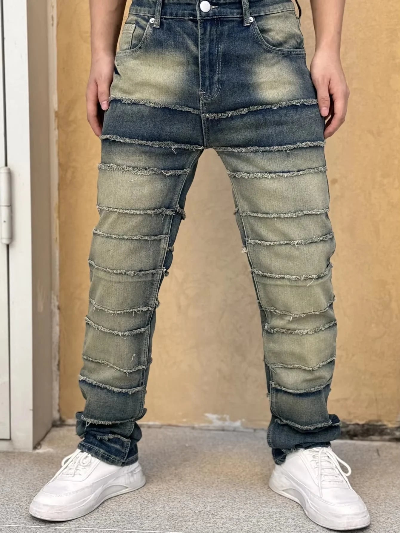 Calça Jeans Masculina Moderna Com Design Exclusivo Efeito Clássico Desgastado Barras Desfiadas E Tecido Remendado Liderando A Tendência Da Moda.