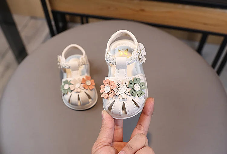 Girls Summer Fashion Light Hollow Breathable Sandals Toe Anti Kick Children Princess Shoes Toddler Toe Flower Toddler Shoes