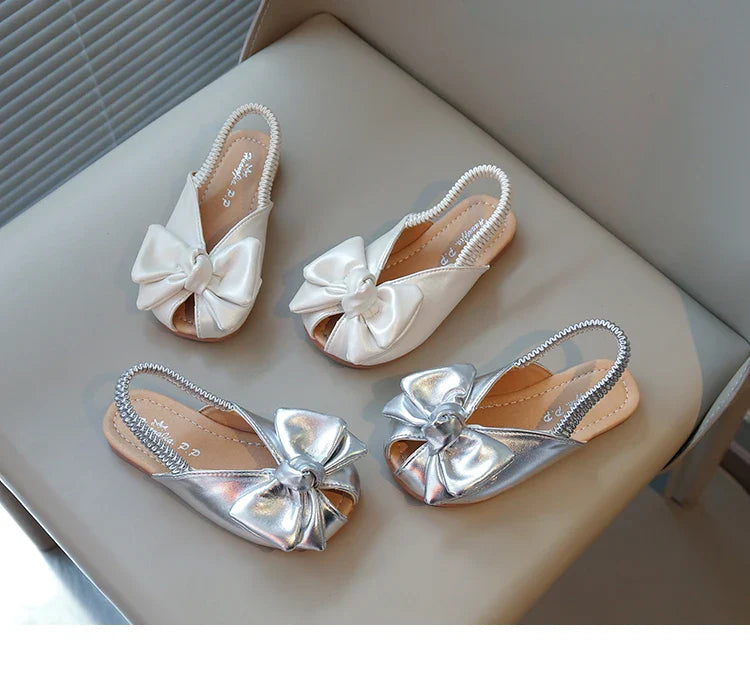 Summer Girl’s Sandals Peep Toe Elastic Band Sliver Beige Kids Sliders Bowknot Graceful Flexiable Trendy Children Shoes Flat