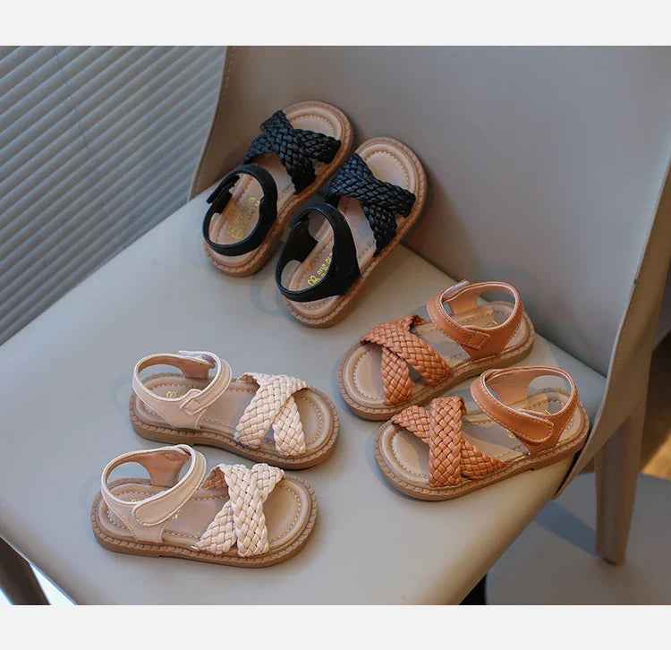 Toddlers Girls Sandals Kids Princess Beach Shoes 2026 Brand New Cross Tied Weave Style Fashion Children Summer Sandals Soft Cute