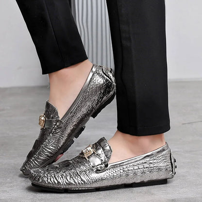 Slip-On Men's Shoes Crocodile Pattern 2025 Spring and Summer Fashion British Trendy Bright Leather Shiny Lazy Casual Beanie Shoes Handmade