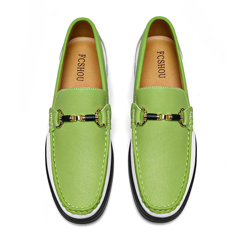 Sapatos Masculinos de Couro Genuíno de Marca de Luxo Mocassins de Casamento Sem Cadarço Nova Tendência Fivela de Metal Sapatos Masculinos Versáteis para Negócios