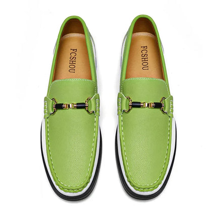 Sapatos Masculinos de Couro Genuíno de Marca de Luxo Mocassins de Casamento Sem Cadarço Nova Tendência Fivela de Metal Sapatos Masculinos Versáteis para Negócios