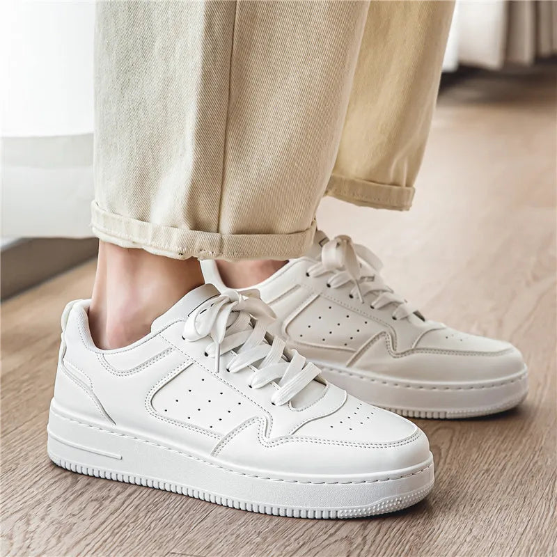 Sapatos Masculinos de Primavera e Verão, Tênis Respiráveis Novos, Sapatos Brancos com Sola Grossa da Moda Masculina e Versáteis, Tênis Esportivos e Casuais