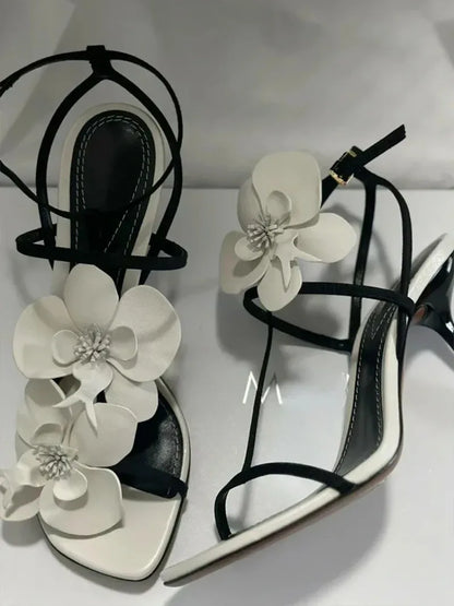 Elegant White Flower Decoration Heeled Sandals for Women Sexy Open Toe Ankle Strap Designer Shoes Fashion Wedding Bridal Shoes
