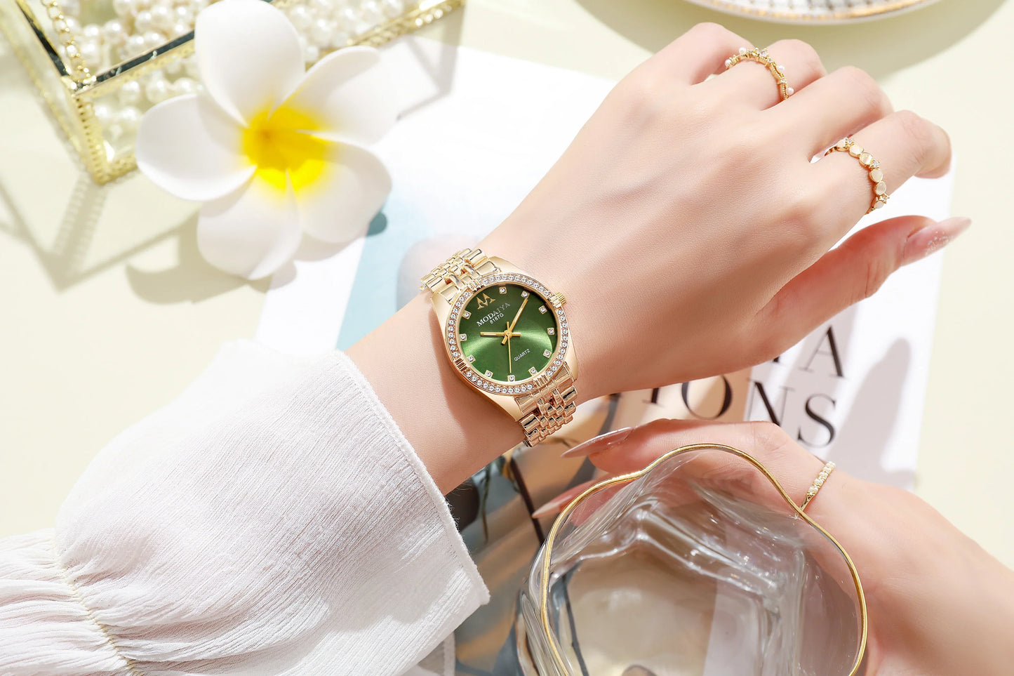Women Watches Luxurious Quartz Sparkling Rhinestone Dial Dress Wristwatches for Ladies Relogio Feminino