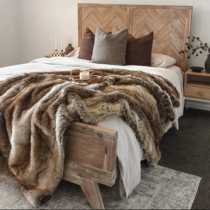 Faux Fur Blanket Luxury Fluffy Plaid Throw Blanket Winter Thick Warm Sofa Blanket Plush Fur Throws for Bed Bedroom Decor