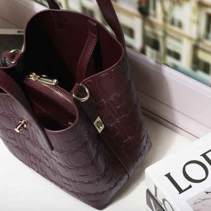 Large Capacity Handbag Luxury Brand Temperament Letter Print with Lock Design 2025 Trendy Women's Crossbody Bag