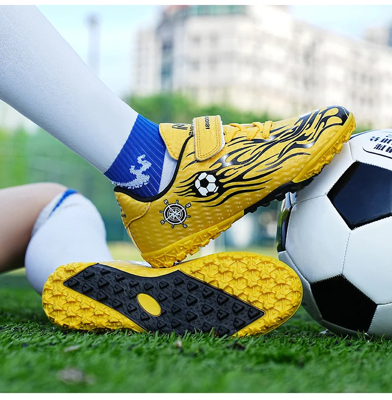 Children Soccer Shoes Kids Football Boots Cleats Boys Lightweight Training Boots Youth Outdoor Futsal Shoes Non-slip Sneakers