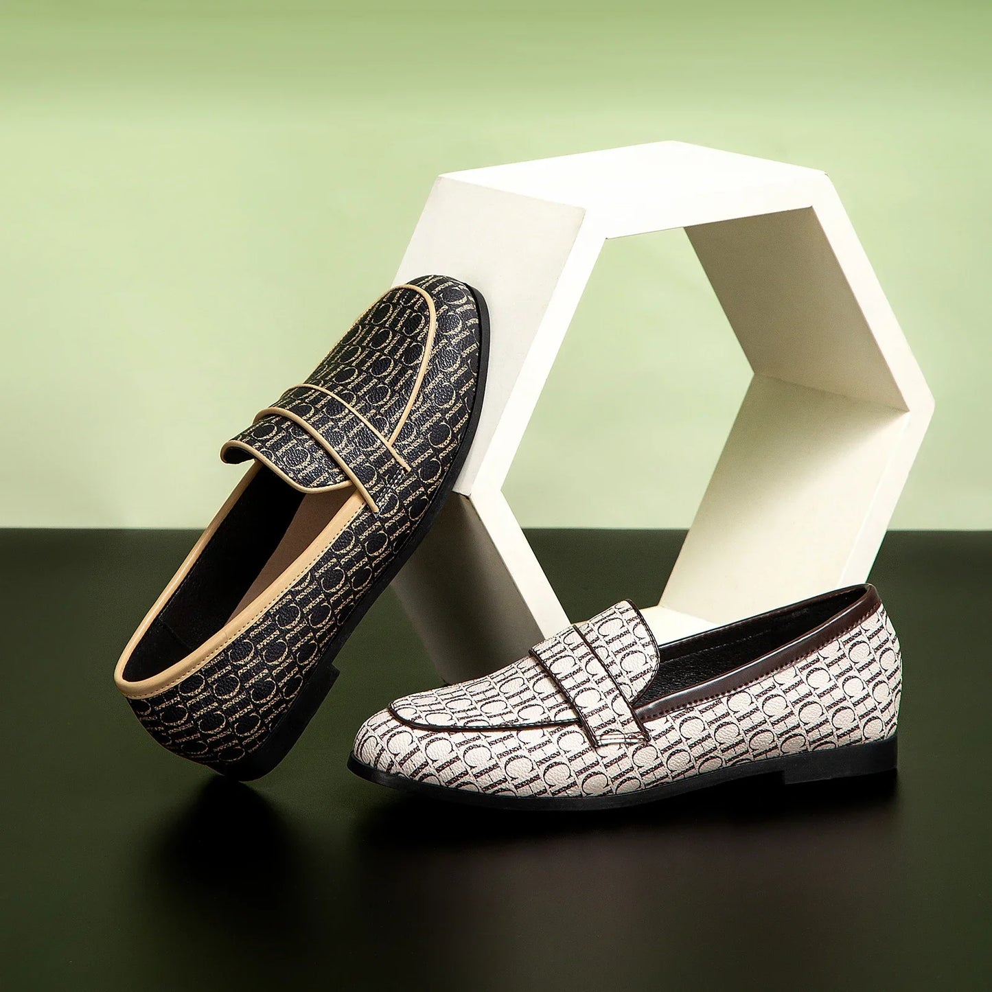 Classic Style Fashion Retro Women's New Flat Shoes Letters Printing Simple Hundred with Fine Workmanship Women's Casual Shoes
