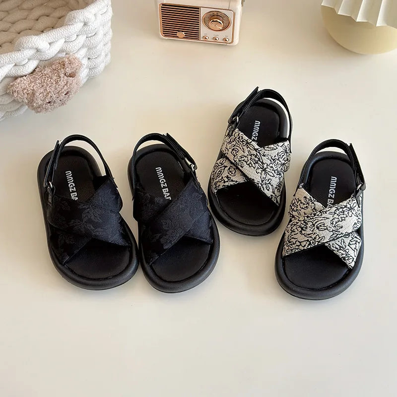 2026 Girls' Sandals Summer New Korean Version Little Girls All Design Sense Cross Strap Beach Sandals Comfort Daily Kids Sandals
