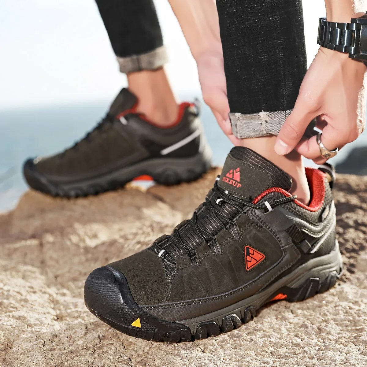 High Quality Men Hiking Shoes Durable Leather Climbing Shoes Outdoor Walking Sneakers Rubber Sole Factory Outlet