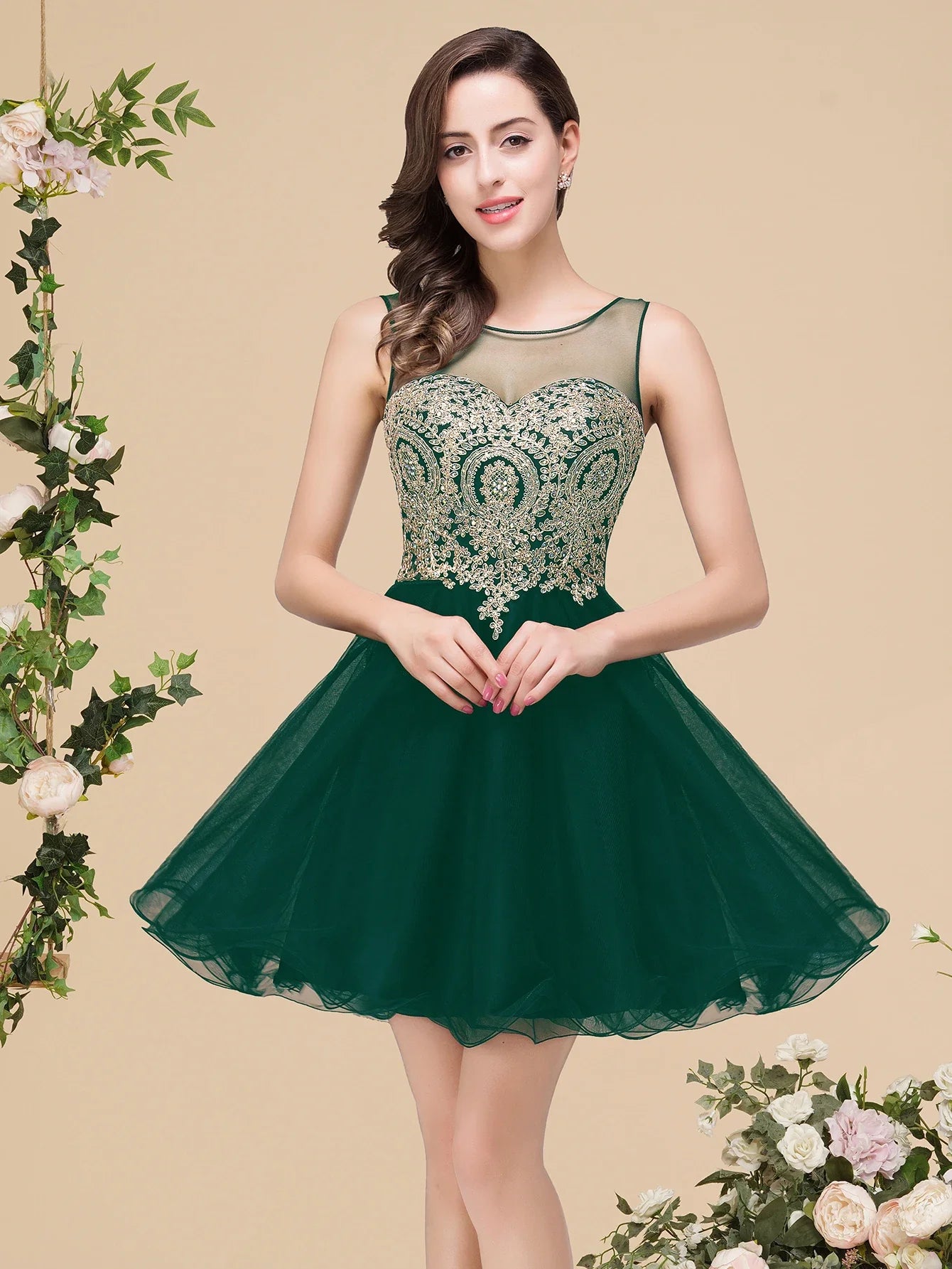 Vestidos Curtos Roxo de Baile com Apliques Dourados, Decote Ilusão A-Line, Mini Vestidos de Festa da Moda para Mulheres, Robe De Soirée