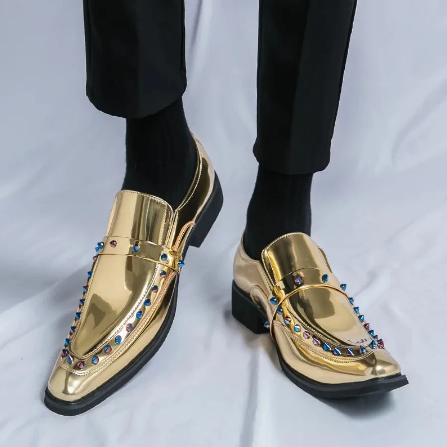 Britain Men's Pointed Black Gold Rivet Casual Dress Homecoming Shoes Rock Punk Loafers Formal Wedding Footwear Zapatos Hombre